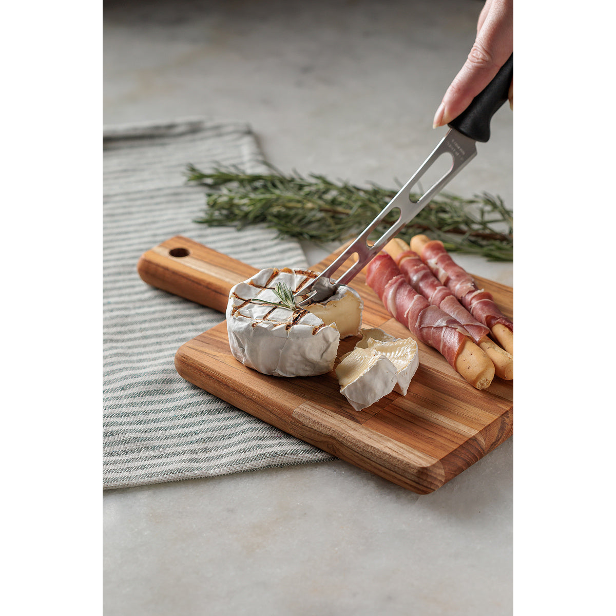 Tramontina Tabla de Madera Teca para Cortar y Servir Kitchen 28 x 19 cm
