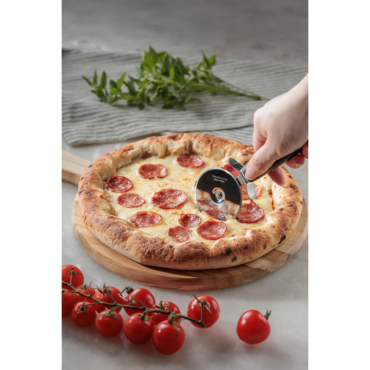 Tramontina Tabla de cortar redonda para Pizza Madera Teca Kitchen 40 x 28 cm