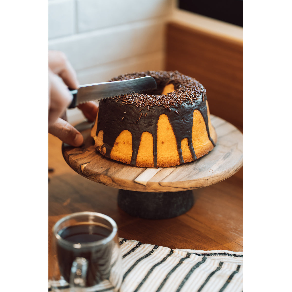 Tabla Soporte para Tarta de Madera Teca con base de piedra Provence 32 x 13 cm