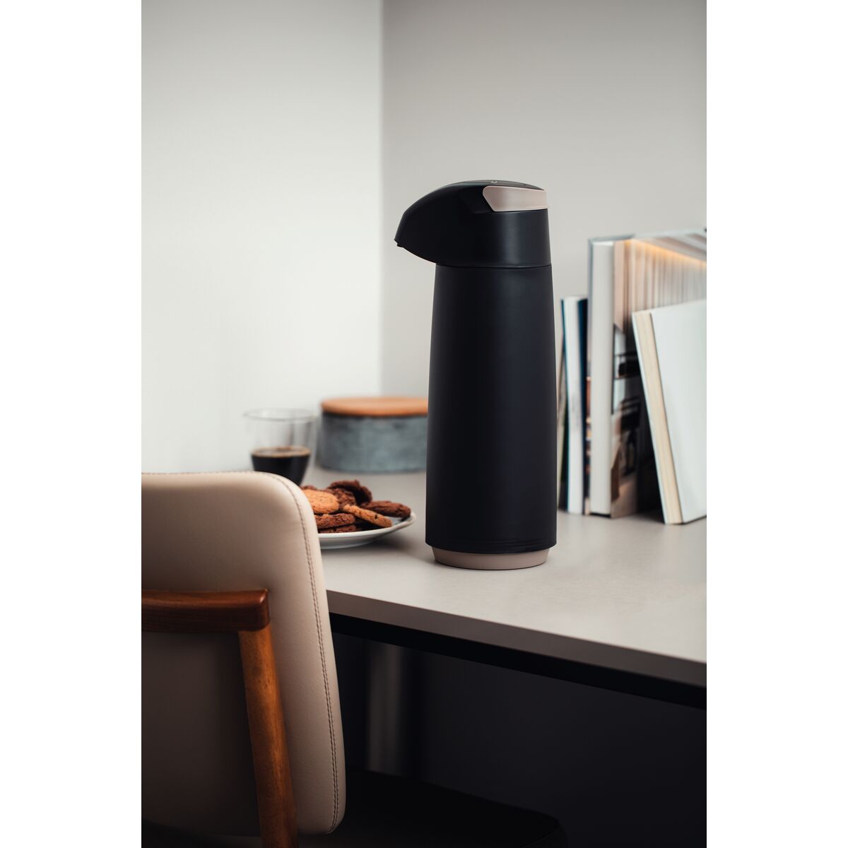 TERMO CON SIFÓN 1.8L. - NEGRO