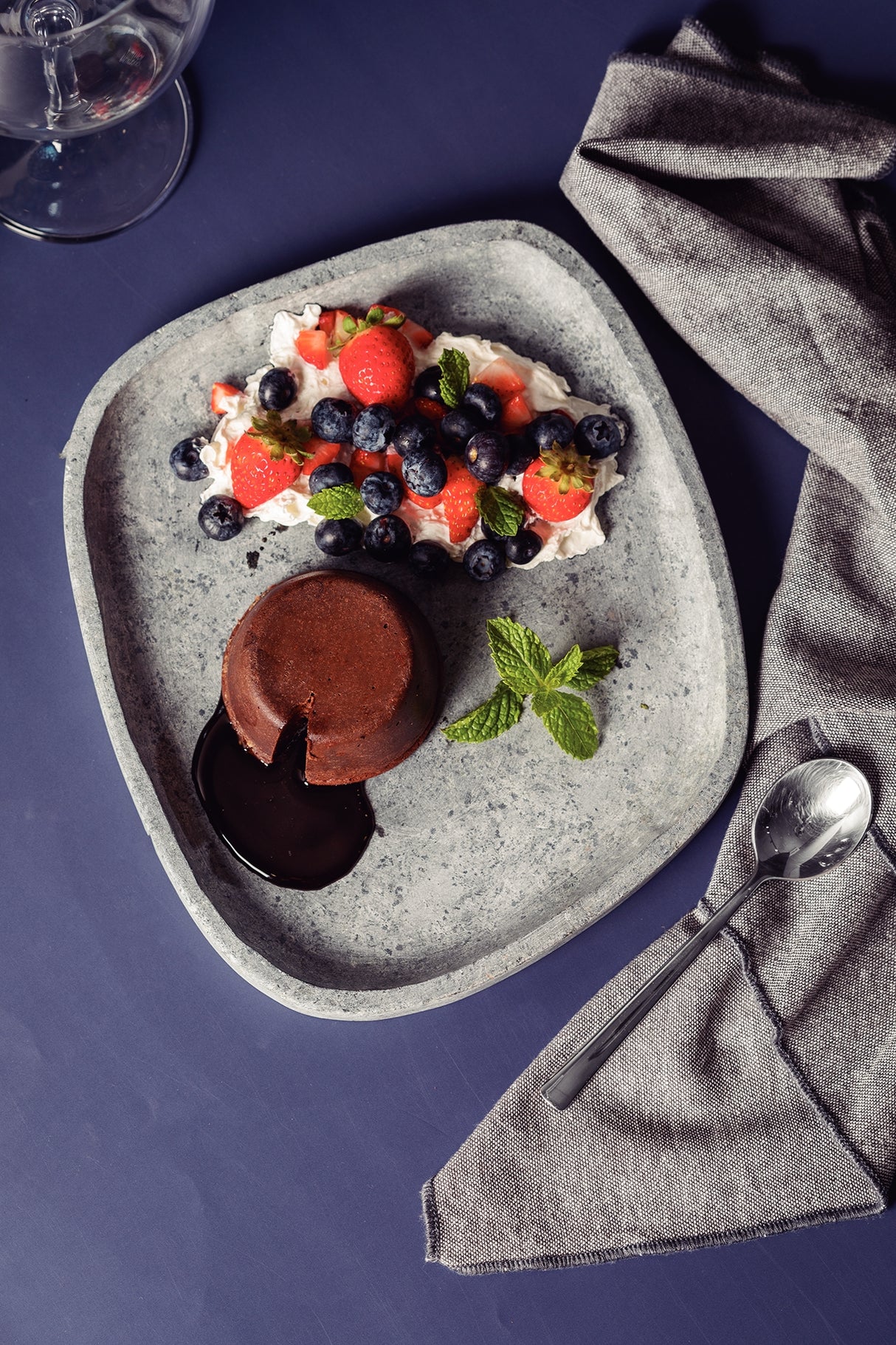 PLATO DE PIEDRA 24X20CM - CONCRETA