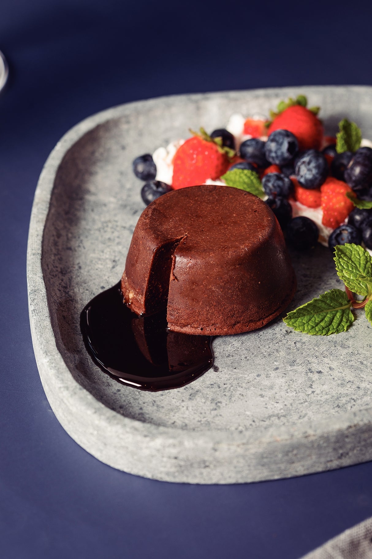 PLATO DE PIEDRA 24X20CM - CONCRETA