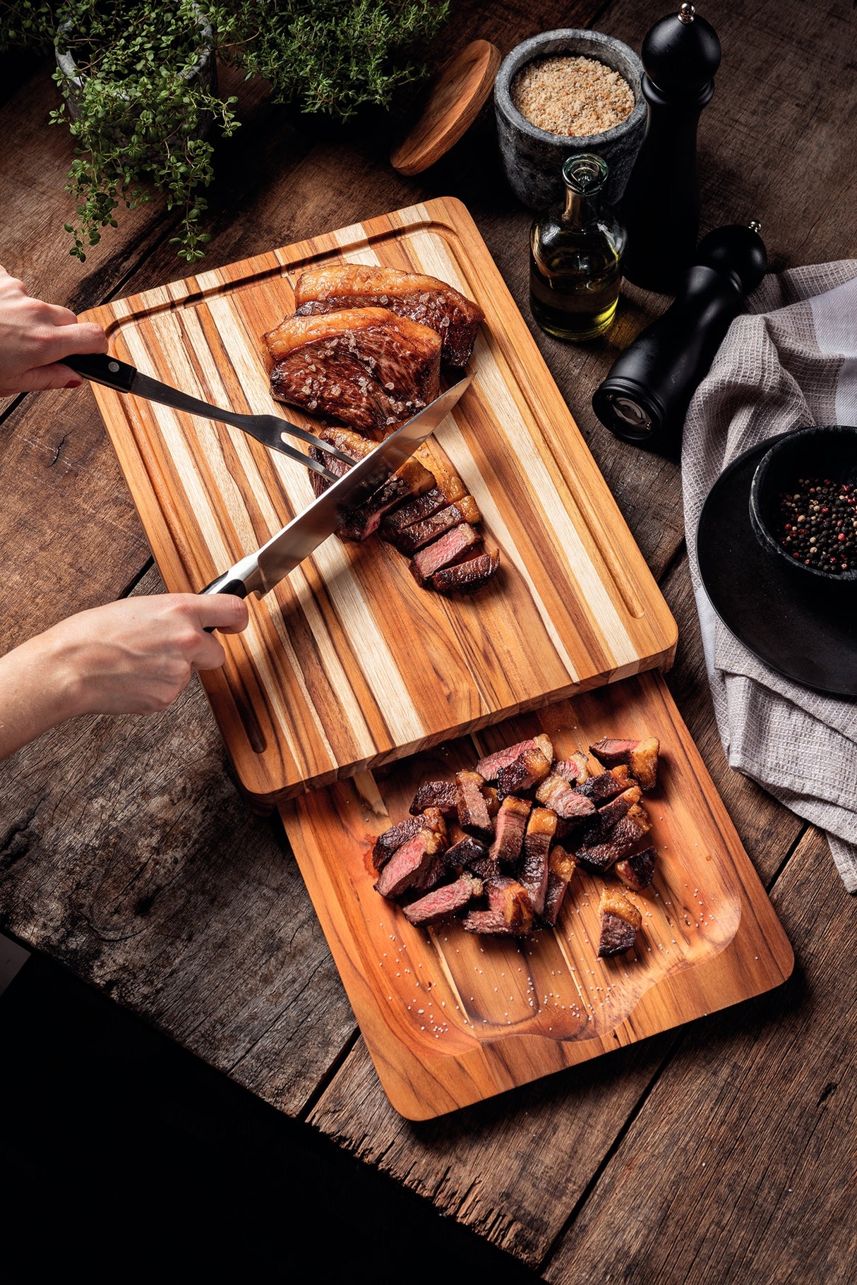 Tramontina Juego de Tabla + Bandeja de Madera de Teca Churrasco Premium 40 x 30 cm