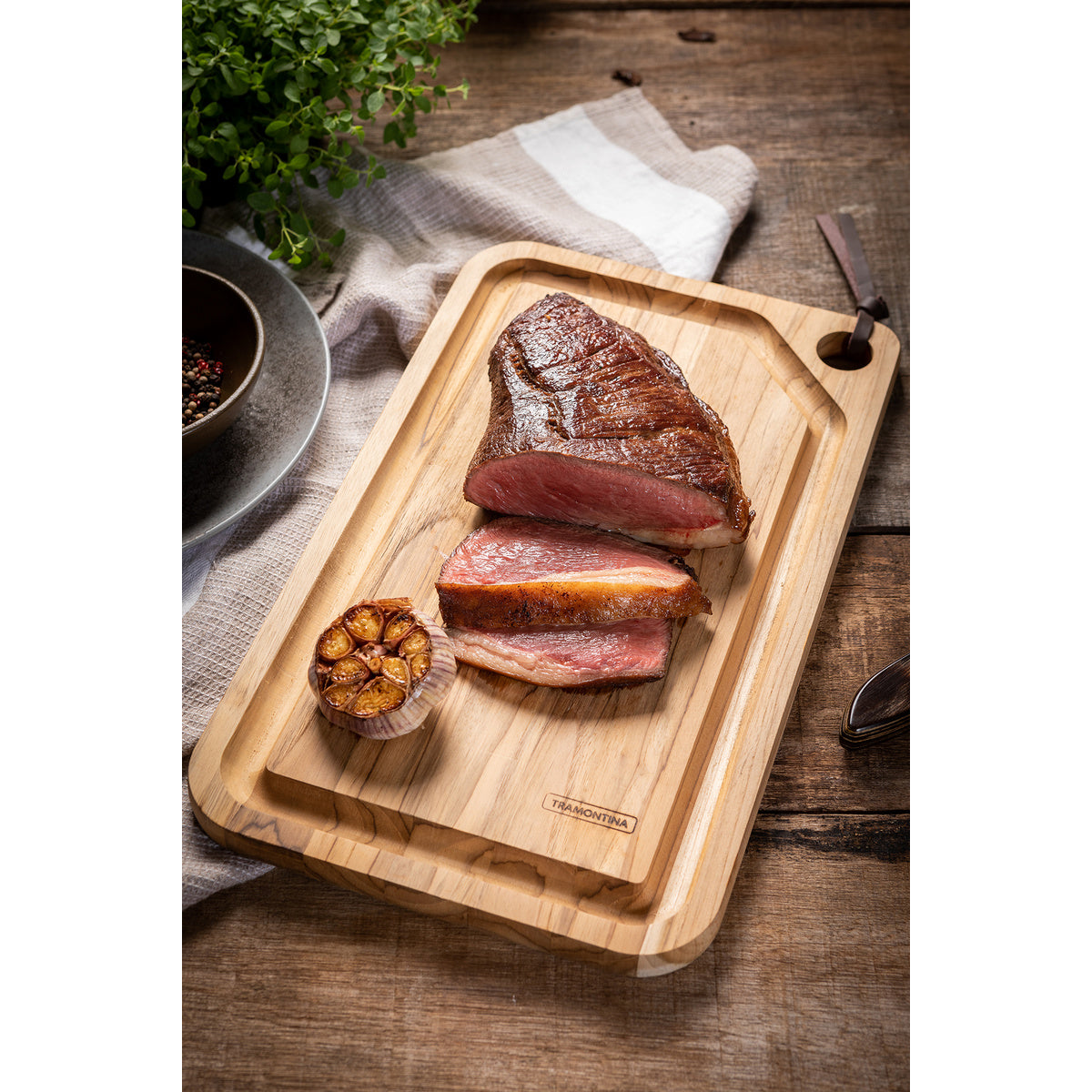 TABLA DE TECA PARA PRESENTACION Y CORTE  49 X 28 X 2,2CM - CHURRASCO ESSENCIAL