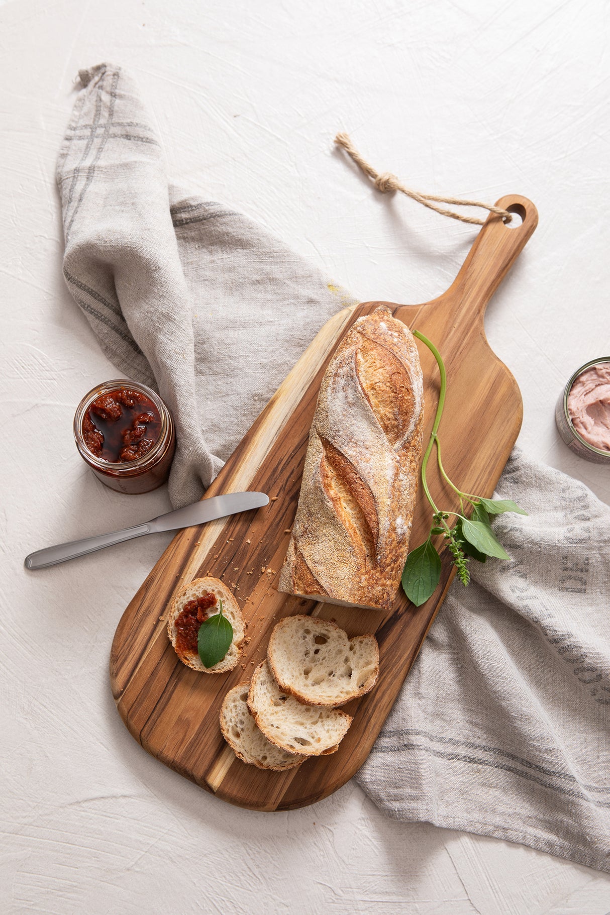 Tramontina Tabla de Madera Teca para Cortar y Servir Provence 48 x 19 cm